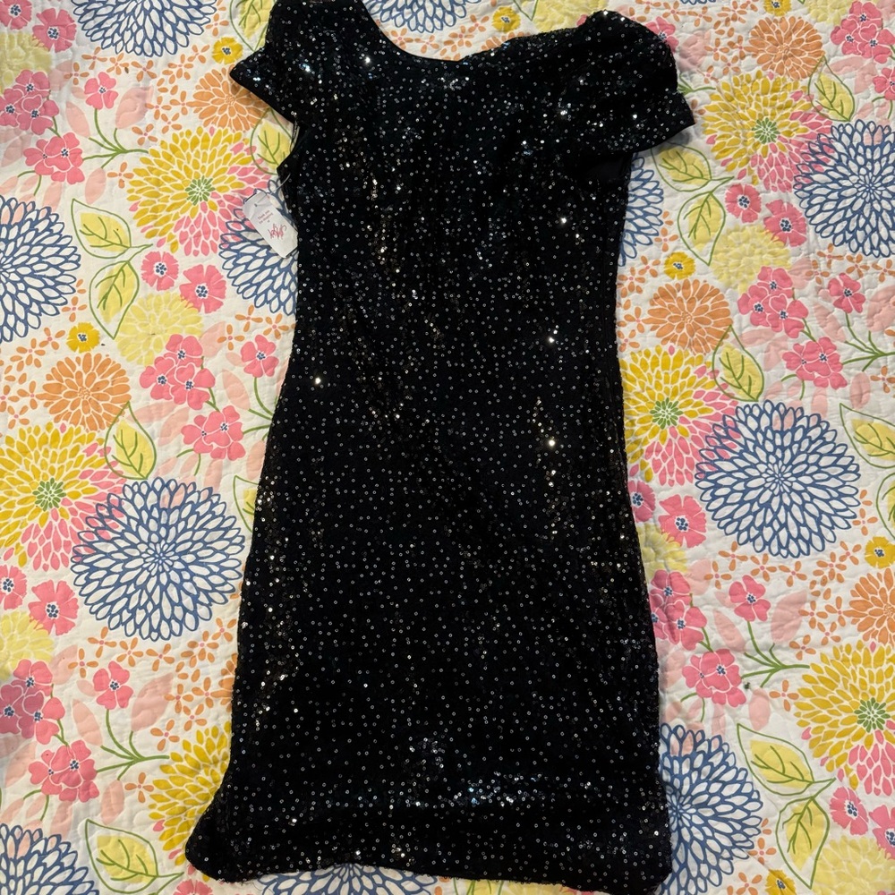 NWT size 4 women’s Calvin Klein dress